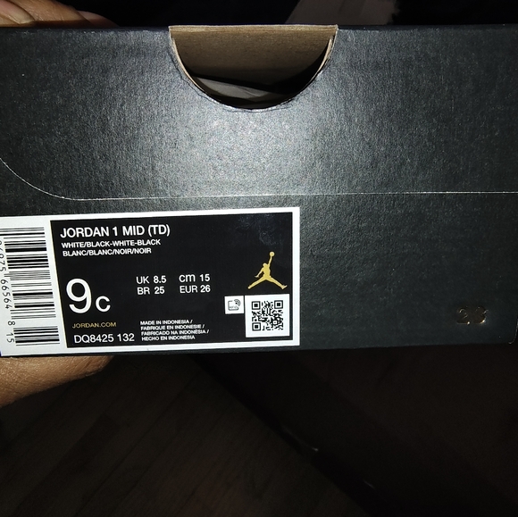 Air Jordans Childrens sneakers - Picture 7 of 8